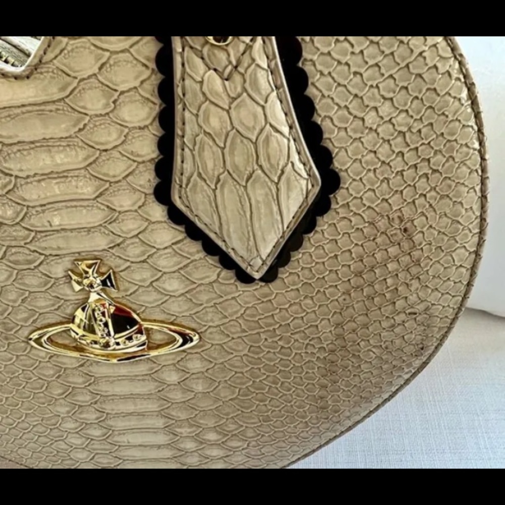 Vivienne Westwood Anglomania Heart bag, black wallet and dustbag - Picture 9 of 11